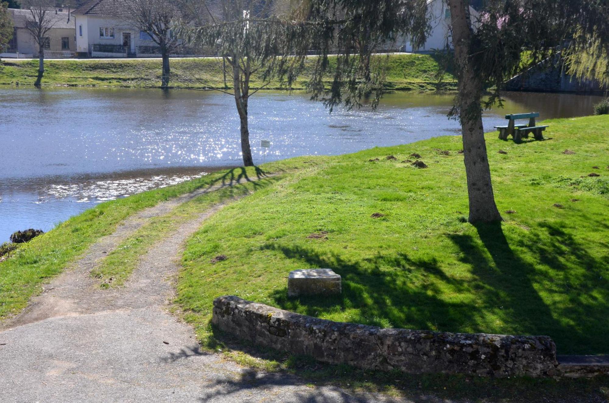 Studio "Au Bord De L'Eau" 2 Chambon-sur-Voueize Eksteriør billede